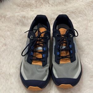 On Cloud Running Sneakers in Navy and Orange Women Size 9.5 pre-owned.